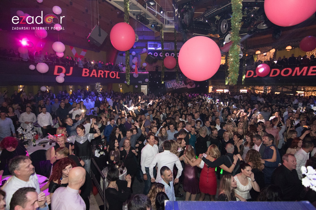 Ludnica u Saturnusu: Najbolji doček u svemiru i šire Ludnica u Saturnusu: Najbolji doček u svemiru i šire