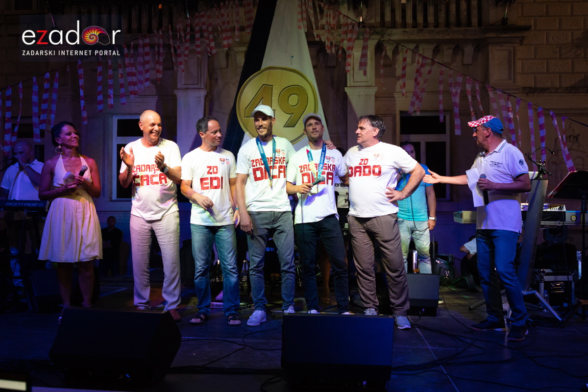 Svečani doček svjetskih prvaka Mihovila i Šime Fantele na Narodnom trgu Svečani doček svjetskih prvaka Mihovila i Šime Fantele na Narodnom trgu