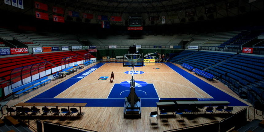 Zagreb, 181110.
Jutros u 10 sati kosarkaski centar Drazen Petrovic je ostao bez struje. Struja im je iskljucena zbog nepodmirenih dugova. Buducnost Cibone je vrlo upitna jer je klub vec duzan oko 60-tak milijuna kuna.
Foto: Ronald Gorsic / CROPIX Zagreb, 181110.
Jutros u 10 sati kosarkaski centar Drazen Petrovic je ostao bez struje. Struja im je iskljucena zbog nepodmirenih dugova. Buducnost Cibone je vrlo upitna jer je klub vec duzan oko 60-tak milijuna kuna.
Foto: Ronald Gorsic / CROPIX