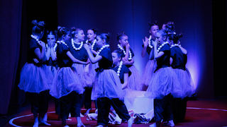 Igrajmo se: Zabranjeno mlađima od 15 strana A