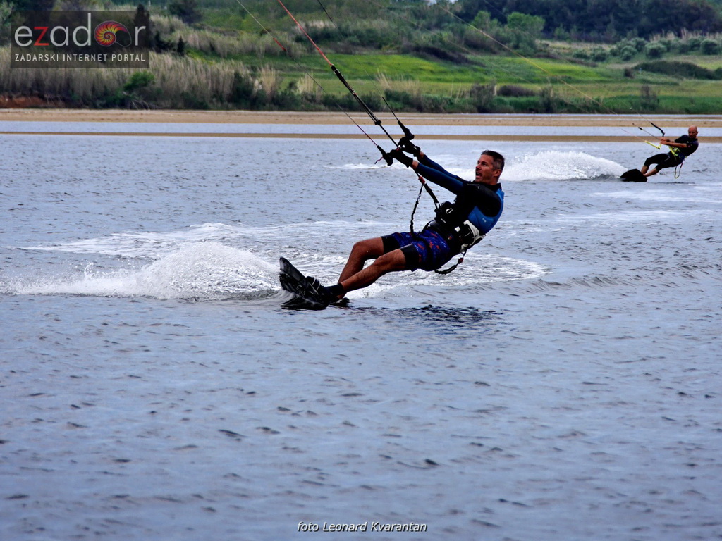 Kiteri guštali u refulima ninske bure Kiteri guštali u refulima ninske bure