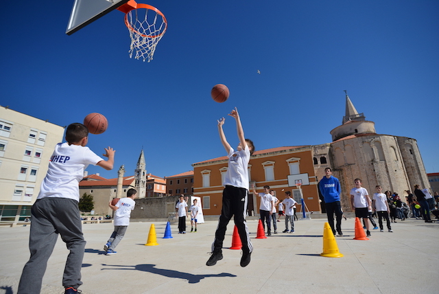 Košarkaške legende zaigrale sa Zadranima na Forumu Košarkaške legende zaigrale sa Zadranima na Forumu
