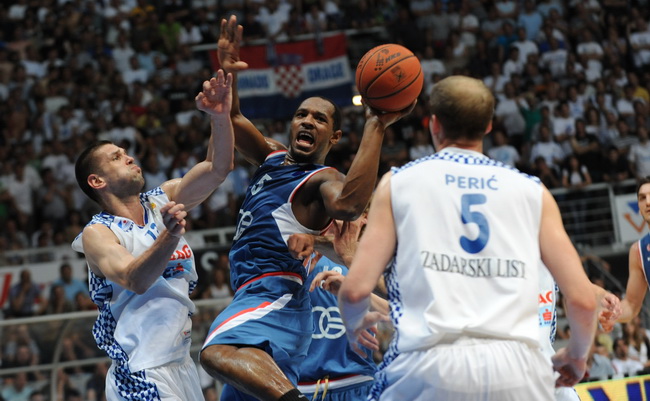 Zadar, 080610.
Dvorana Kresimir Cosic.
Cetvrta finalna kosarkaska utkmica izmedju Zadra i Cibone.
Na fotografiji: igrac Cibone Gordon Jamont u napadu.
Foto: Andrija Lucic / CROPIX Zadar, 080610.
Dvorana Kresimir Cosic.
Cetvrta finalna kosarkaska utkmica izmedju Zadra i Cibone.
Na fotografiji: igrac Cibone Gordon Jamont u napadu.
Foto: Andrija Lucic / CROPIX
