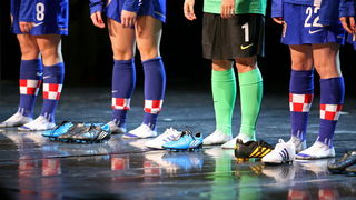 Zagreb, 240110.
U zagrebackom HNK veceras je premijerno izvedena predstava Srce moje kuca za nju. Montaz stroj i Plesni centar Tala inscenirali su legendarnu nogometnu utakmicu Hrvatske protiv Engleske iz 2007. g. kada je Hrvatska pobijedila na Wembley st