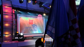 Zrakoplovnoj bazi Zemunik uručeno priznanje “Čovjek-ključ uspjeha u turizmu” Zrakoplovnoj bazi Zemunik uručeno priznanje “Čovjek-ključ uspjeha u turizmu”