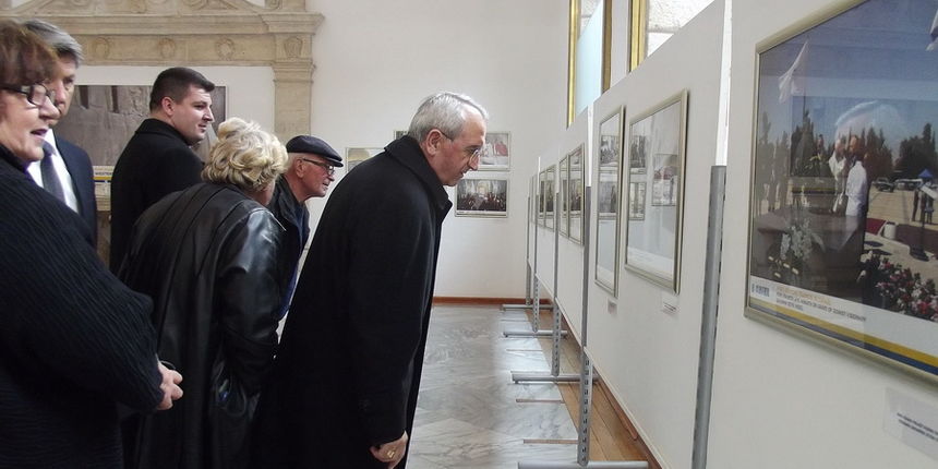Svečanim otvorenjem izložbe fotografija “papa Franjo u Izraelu” i promocijom knjige o odnosu Hrvatske i Svete Stolice danas su započeli Županijski dani 2015.