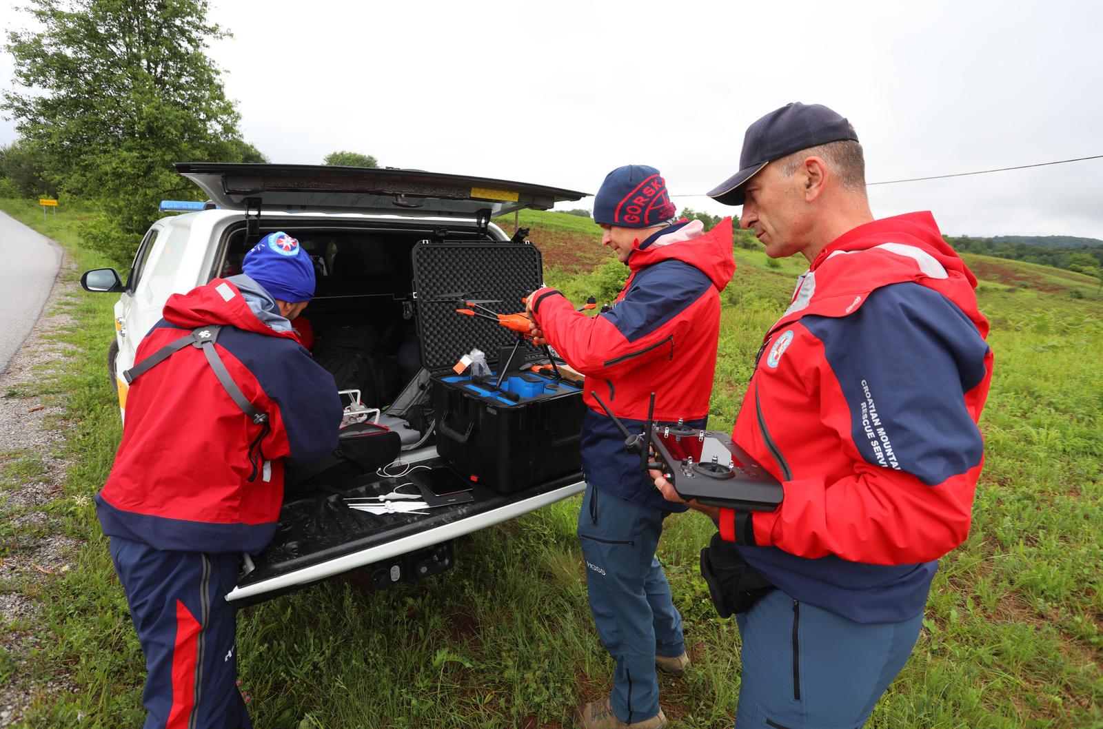 Rakovica: HGSS dronom pronašao nestalu cessnu