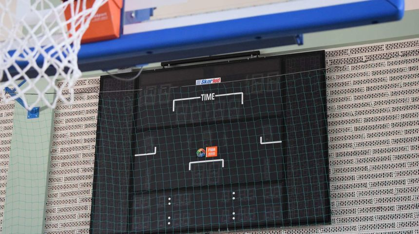 U OŠ Sv. Filip i Jakov postavljene teleskopske tribine i sportski semafor