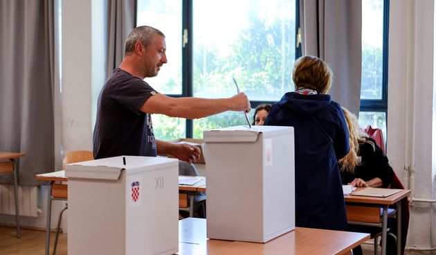 Sabina Glasovac obavila građansku dužnost u OŠ Šimuna Kožičića Benje