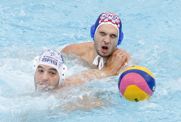Zagreb, 090910.
Bazen Mladosti na Savi.
29. Europsko prvenstvo u vaterpolu,
Polufinalna utakmica Hrvatska -Srbija.
Na slici: Petar Muslim. u akciji.
Foto: Goran Mehkek / CROPIX