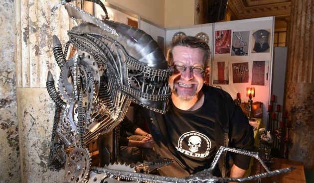 U Domu branitelja poceo 14. HAND MADE FEST – Festival rucnih izrada, mastovitosti i dizajna. I ove se godine u svih 5 dvorana Doma branitelja, 200-ak izlagaca, od kojih i 20% muskaraca, tri dana promice i promovira jedinstvene vrijednosti rucnih izrada, p