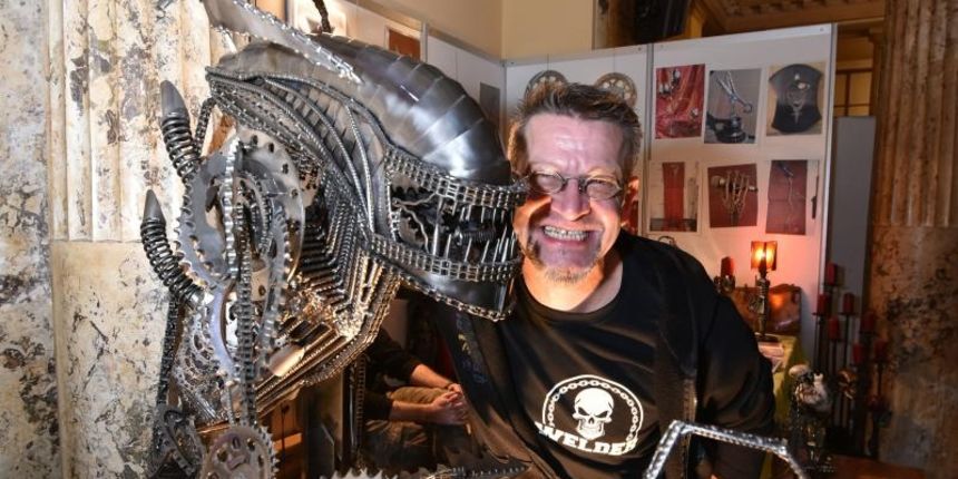 U Domu branitelja poceo 14. HAND MADE FEST – Festival rucnih izrada, mastovitosti i dizajna. I ove se godine u svih 5 dvorana Doma branitelja, 200-ak izlagaca, od kojih i 20% muskaraca, tri dana promice i promovira jedinstvene vrijednosti rucnih izrada, p