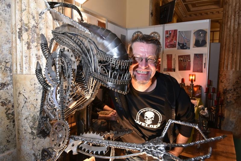 U Domu branitelja poceo 14. HAND MADE FEST – Festival rucnih izrada, mastovitosti i dizajna. I ove se godine u svih 5 dvorana Doma branitelja, 200-ak izlagaca, od kojih i 20% muskaraca, tri dana promice i promovira jedinstvene vrijednosti rucnih izrada, p U Domu branitelja poceo 14. HAND MADE FEST – Festival rucnih izrada, mastovitosti i dizajna. I ove se godine u svih 5 dvorana Doma branitelja, 200-ak izlagaca, od kojih i 20% muskaraca, tri dana promice i promovira jedinstvene vrijednosti rucnih izrada, p