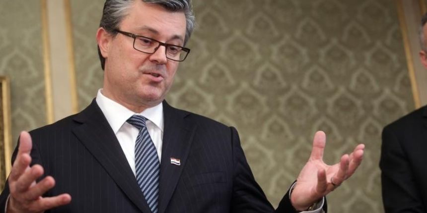 Primopredaja vlasti Milanovic – Oreskovic u Banskim dvorima nakon sjednice Hrvatskog sabora na kojoj je izglasano povjerenje Vladi. Photo: Borna Filic/PIXSELL Primopredaja vlasti Milanovic – Oreskovic u Banskim dvorima nakon sjednice Hrvatskog sabora na kojoj je izglasano povjerenje Vladi. Photo: Borna Filic/PIXSELL