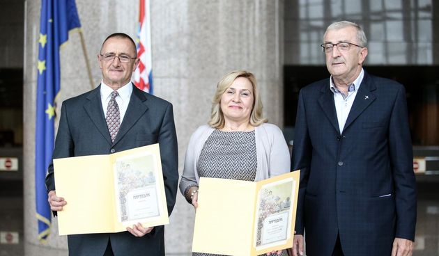 U Nacionalnoj i sveucilisnoj knjiznici otvorena je izlozba “Napredak: 1990.- 2015.”, u povodu 115. obljetnice utemeljenja Hrvatskog kulturnog drustva Napredak. Ivan Kosic, Tatjana Petric, Franjo Topic.