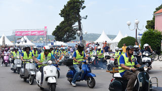 Spektakularni defile vespaša, foto: Vinko Pešić Spektakularni defile vespaša, foto: Vinko Pešić