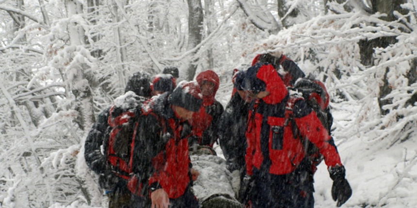 Gospic, Velebit, 020110. Clanovi GSS-a Gospic danas su na srednjem Velebitu oko 14 sati spasili zivot planinaru Miroslavu Narancicu iz Koprivnice kojeg su clanovi GSS-a pronasli ispod stijena vrha Badanj u pothladjenom stanju s ozlijedjenom nogom koja je Gospic, Velebit, 020110. Clanovi GSS-a Gospic danas su na srednjem Velebitu oko 14 sati spasili zivot planinaru Miroslavu Narancicu iz Koprivnice kojeg su clanovi GSS-a pronasli ispod stijena vrha Badanj u pothladjenom stanju s ozlijedjenom nogom koja je
