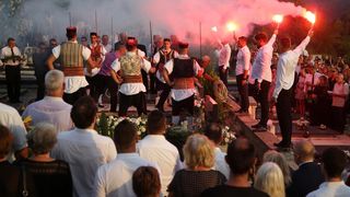 Posljednji ispraćaj Olivera Dragojevića na groblju Sveti Roko u Veloj Luci Posljednji ispraćaj Olivera Dragojevića na groblju Sveti Roko u Veloj Luci