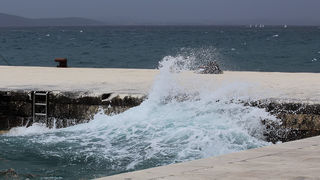 Kupači na zadarskoj rivi 19. svibnja 2013.  Foto: Roberto Lerga