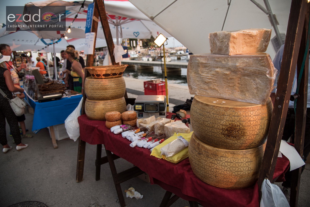 Otvoren 12. biogradski Gastro stol Otvoren 12. biogradski Gastro stol