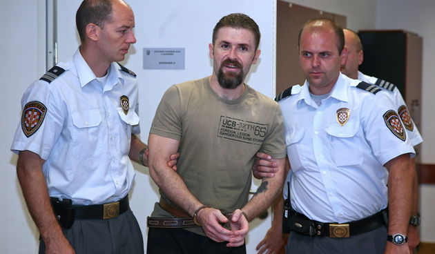 Zagreb, 240810.
Opcinski kazneni sud,
Pocetak sudjenja Sretku Kalinicu osudjeniku na 30 godina zbog ubojstva Zorana Djindjica, zbog posjedovanja laznih hrvatskih putovnica .
Na slici: Sretko Kalinic.
Foto: Neja Markicevic / CROPIX