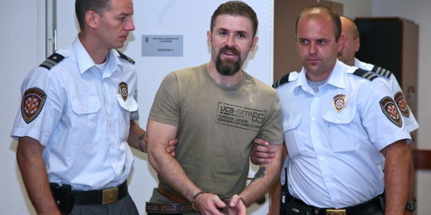 Zagreb, 240810.
Opcinski kazneni sud,
Pocetak sudjenja Sretku Kalinicu osudjeniku na 30 godina zbog ubojstva Zorana Djindjica, zbog posjedovanja laznih hrvatskih putovnica .
Na slici: Sretko Kalinic.
Foto: Neja Markicevic / CROPIX Zagreb, 240810.
Opcinski kazneni sud,
Pocetak sudjenja Sretku Kalinicu osudjeniku na 30 godina zbog ubojstva Zorana Djindjica, zbog posjedovanja laznih hrvatskih putovnica .
Na slici: Sretko Kalinic.
Foto: Neja Markicevic / CROPIX