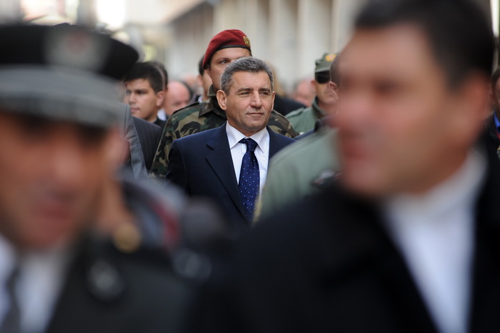 Zadar, 241112.
Obiljezavanje Dana grada Zadra i dolazak generala Ante Gotovine pocasnog gradjanina grada Zadra. Ante Gotovina je nakon katedrale krenuo Kalelargom prema HNK gdje se odrzava svecana sjednica povodom Dana grada.
Na fotografiji: general Ante Zadar, 241112.
Obiljezavanje Dana grada Zadra i dolazak generala Ante Gotovine pocasnog gradjanina grada Zadra. Ante Gotovina je nakon katedrale krenuo Kalelargom prema HNK gdje se odrzava svecana sjednica povodom Dana grada.
Na fotografiji: general Ante