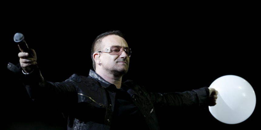 Zagreb, 100809.
Maksimirski stadion.
Drugi koncert irske rock grupe U2 koja po prvi puta gostuje u Hrvatskoj na ovogodisnjoj turneji 360 tour.
Na slici: pjevac grupe Bono Vox, gitarist Edge, basist Adam Clayton i bubnjar Larry Mullen Jr.
Foto: Goran Mehke