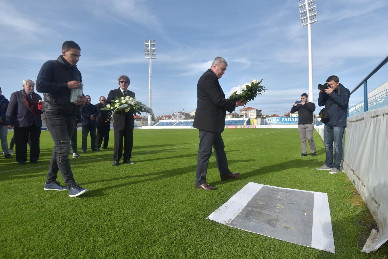 Na stadionu u Stanovima obilježena 10. obljetnica smrti Hrvoja Ćustića Na stadionu u Stanovima obilježena 10. obljetnica smrti Hrvoja Ćustića