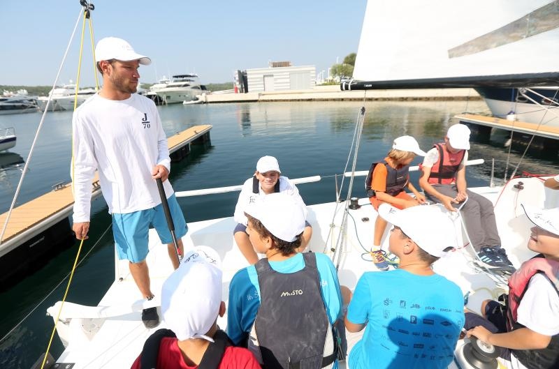 Zlatni olimpijci Fantela i Marenić družili se sa šibenskom djecom povodom dana jedrenja. Photo: Duško Jaramaz/PIXSELL Zlatni olimpijci Fantela i Marenić družili se sa šibenskom djecom povodom dana jedrenja. Photo: Duško Jaramaz/PIXSELL