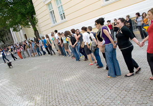 Studentski prosvjed: Zagrlimo rektorat