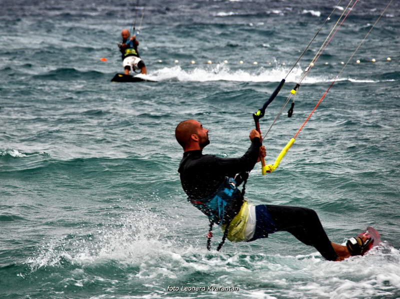 Kiteri i surferi uživali u jakom jugu