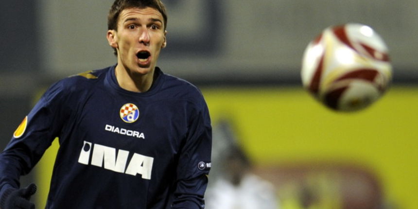 Zagreb, 171209. Stadion Maksimir. Nogometna utakmica Uefine Europske Lige, skupine A, 6. kolo izmedju Dinama i rumunjskog Temisvara. Na slici: Mario Mandzukic prati pogledom loptu. Foto: Drago Sopta / CROPIX Zagreb, 171209. Stadion Maksimir. Nogometna utakmica Uefine Europske Lige, skupine A, 6. kolo izmedju Dinama i rumunjskog Temisvara. Na slici: Mario Mandzukic prati pogledom loptu. Foto: Drago Sopta / CROPIX