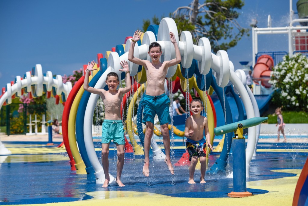 Obitelj Mandić uživa u ljetnim radostima u Zatonu Obitelj Mandić uživa u ljetnim radostima u Zatonu
