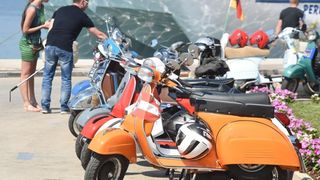 U Biogradu na moru zapoceo je Vespa World Days 2015 koji traje od 11-14. lipnja. Ocekuje se dolazak 5000 vozaca iz 32 zemlje. Photo: Hrvoje Jelavic/PIXSELL U Biogradu na moru zapoceo je Vespa World Days 2015 koji traje od 11-14. lipnja. Ocekuje se dolazak 5000 vozaca iz 32 zemlje. Photo: Hrvoje Jelavic/PIXSELL