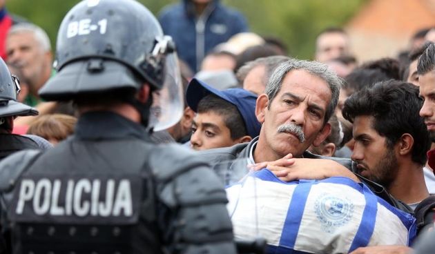 Harmica – Slovenska policija pocela je pustati izbjeglice u Sloveniju u grupama. Autobusima ih prevoze prema registracijskom centru u Brezicama. Photo: Borna Filic/PIXSELL