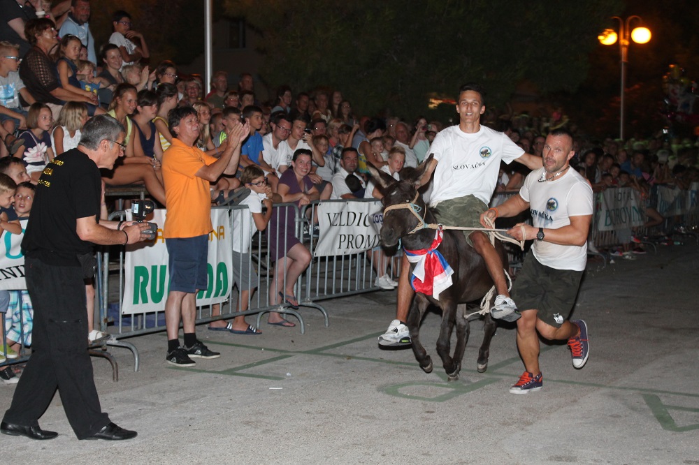 10. međunarodna trka tovarov Tisno 2015