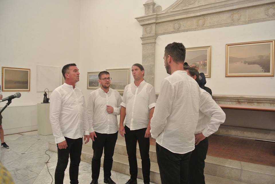 U Gradskoj loži otvorena izložba slika i skulptura Izvora Oreba U Gradskoj loži otvorena izložba slika i skulptura Izvora Oreba