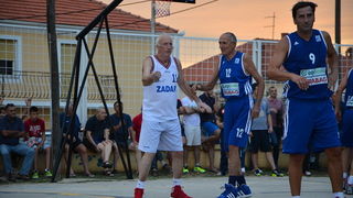 U povodu blagdana Kraljice Mira u Stanovima odigrana utakimica između veterana KK Zadar i Stanova, Foto: Iva Perinčić U povodu blagdana Kraljice Mira u Stanovima odigrana utakimica između veterana KK Zadar i Stanova, Foto: Iva Perinčić