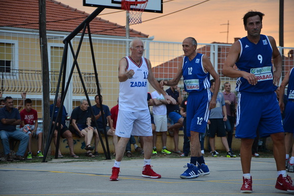 U povodu blagdana Kraljice Mira u Stanovima odigrana utakimica između veterana KK Zadar i Stanova, Foto: Iva Perinčić U povodu blagdana Kraljice Mira u Stanovima odigrana utakimica između veterana KK Zadar i Stanova, Foto: Iva Perinčić