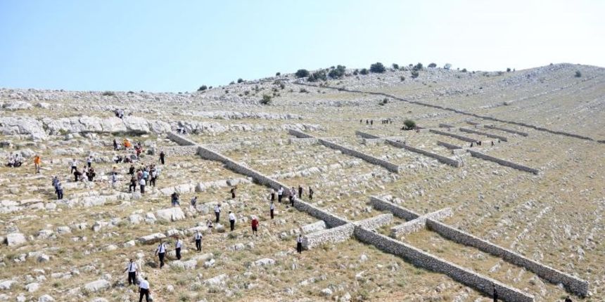 30.08.2015., Kornati – Na otoku Kornatu obiljezena je 8. obljetnica stradanja 12 vatrogasaca iz Sibenika, Vodica i Tisnog. Photo: Dusko Jaramaz/PIXSELL 30.08.2015., Kornati – Na otoku Kornatu obiljezena je 8. obljetnica stradanja 12 vatrogasaca iz Sibenika, Vodica i Tisnog. Photo: Dusko Jaramaz/PIXSELL