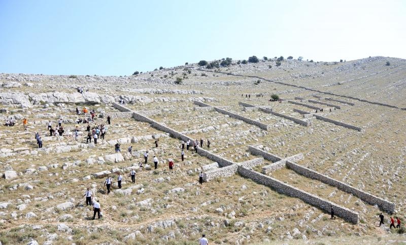 30.08.2015., Kornati – Na otoku Kornatu obiljezena je 8. obljetnica stradanja 12 vatrogasaca iz Sibenika, Vodica i Tisnog. Photo: Dusko Jaramaz/PIXSELL 30.08.2015., Kornati – Na otoku Kornatu obiljezena je 8. obljetnica stradanja 12 vatrogasaca iz Sibenika, Vodica i Tisnog. Photo: Dusko Jaramaz/PIXSELL