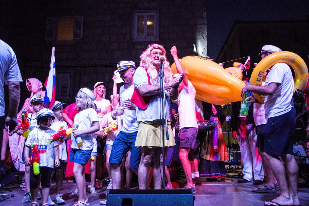 Paški ljetni karneval 2017 – maškarana povorka