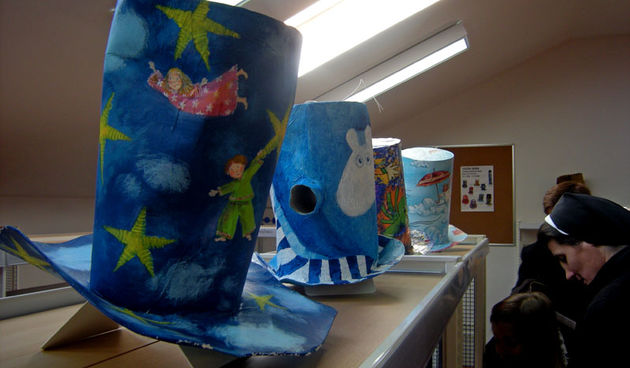 Izložba šešira hrvatskih ilustratora