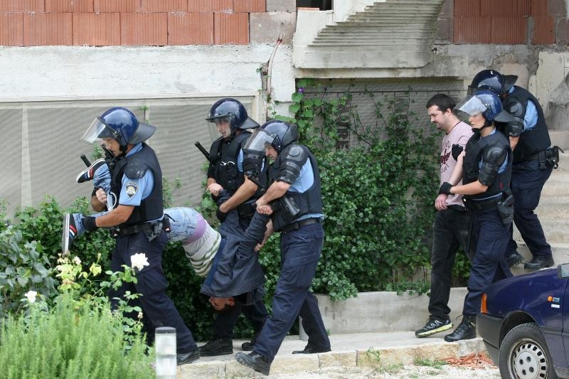 Sveti Filip i Jakov: Brutalna deložacija majke i sina Sveti Filip i Jakov: Brutalna deložacija majke i sina