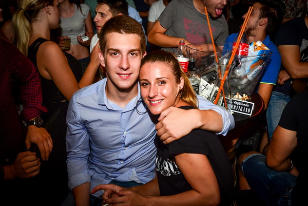 Odlična zabava u Noštromo i Vagabundo barovima na Viru