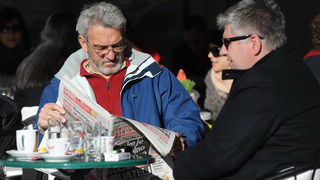 Zadar, 221212.
Prekrasan, gotovo proljetni dan, omogucio je zadranima da uzivaju u jutarnjoj setnji i kavi na terasama kafica. Temperatura zraka je 14 stupnjeva Celzijusa.
Na fotografiji: Zadrani uzivaju na Forumu.
Foto: Luka Gerlanc / CROPIX Zadar, 221212.
Prekrasan, gotovo proljetni dan, omogucio je zadranima da uzivaju u jutarnjoj setnji i kavi na terasama kafica. Temperatura zraka je 14 stupnjeva Celzijusa.
Na fotografiji: Zadrani uzivaju na Forumu.
Foto: Luka Gerlanc / CROPIX
