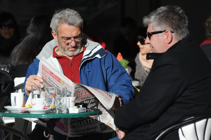 Zadar, 221212.
Prekrasan, gotovo proljetni dan, omogucio je zadranima da uzivaju u jutarnjoj setnji i kavi na terasama kafica. Temperatura zraka je 14 stupnjeva Celzijusa.
Na fotografiji: Zadrani uzivaju na Forumu.
Foto: Luka Gerlanc / CROPIX Zadar, 221212.
Prekrasan, gotovo proljetni dan, omogucio je zadranima da uzivaju u jutarnjoj setnji i kavi na terasama kafica. Temperatura zraka je 14 stupnjeva Celzijusa.
Na fotografiji: Zadrani uzivaju na Forumu.
Foto: Luka Gerlanc / CROPIX