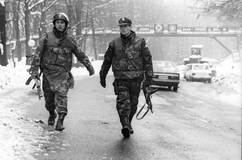 310391. ARHIVSKA FOTOGRAFIJA:
Plitvicka jezera – Akcija pripadnika za posebne namjene hrvatskog MUP-a na sam Uskrs 31.03.1991 kojom je ponovno uspostavljena policijska postaja na Plitvickim jezerima. Okrsaj je trajajo vise sati u kojoj je poginuo redarstv 310391. ARHIVSKA FOTOGRAFIJA:
Plitvicka jezera – Akcija pripadnika za posebne namjene hrvatskog MUP-a na sam Uskrs 31.03.1991 kojom je ponovno uspostavljena policijska postaja na Plitvickim jezerima. Okrsaj je trajajo vise sati u kojoj je poginuo redarstv