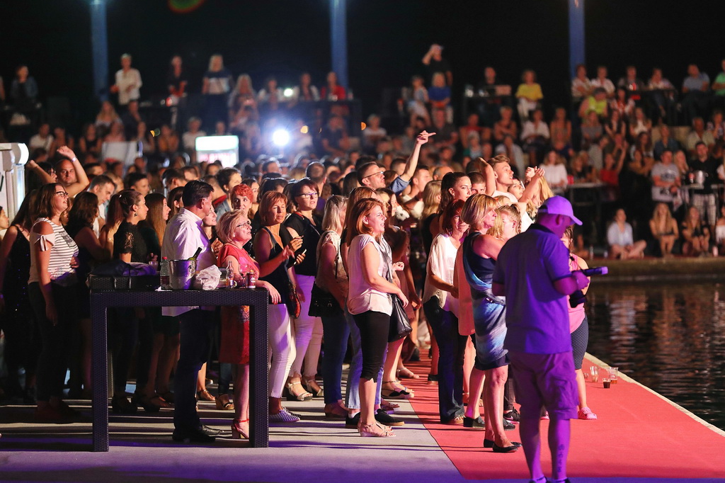 Čudesna Doris Dragović oduševila u Biogradu na Moru Čudesna Doris Dragović oduševila u Biogradu na Moru